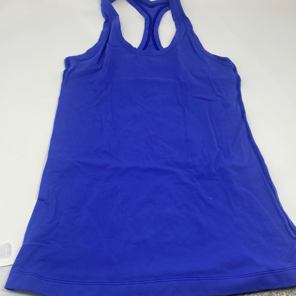 Lululemon top beautiful blue color it’s in a good shape